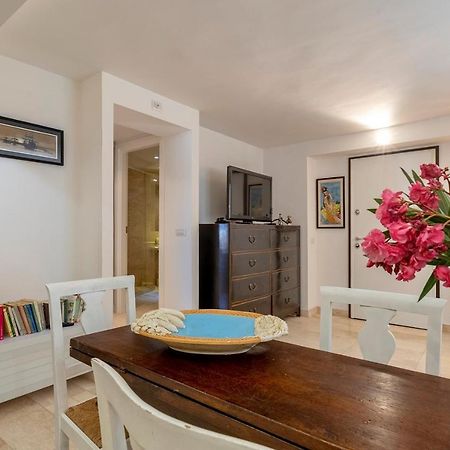 Charming Seafront Apartment With Garden And Patio Фертилия Экстерьер фото