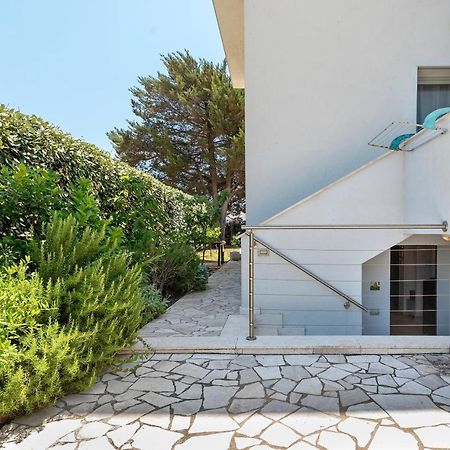 Charming Seafront Apartment With Garden And Patio Фертилия Экстерьер фото