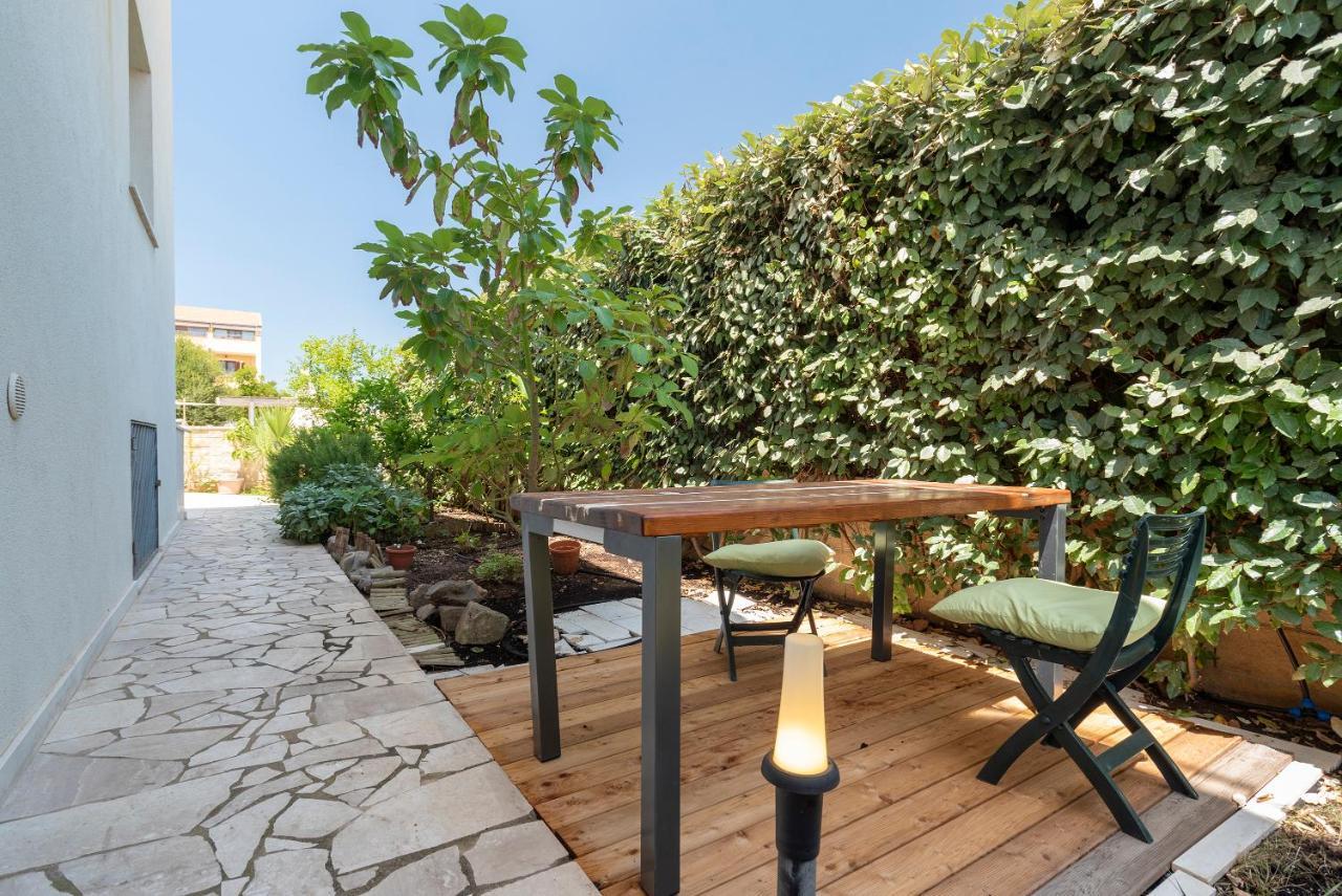 Charming Seafront Apartment With Garden And Patio Фертилия Экстерьер фото