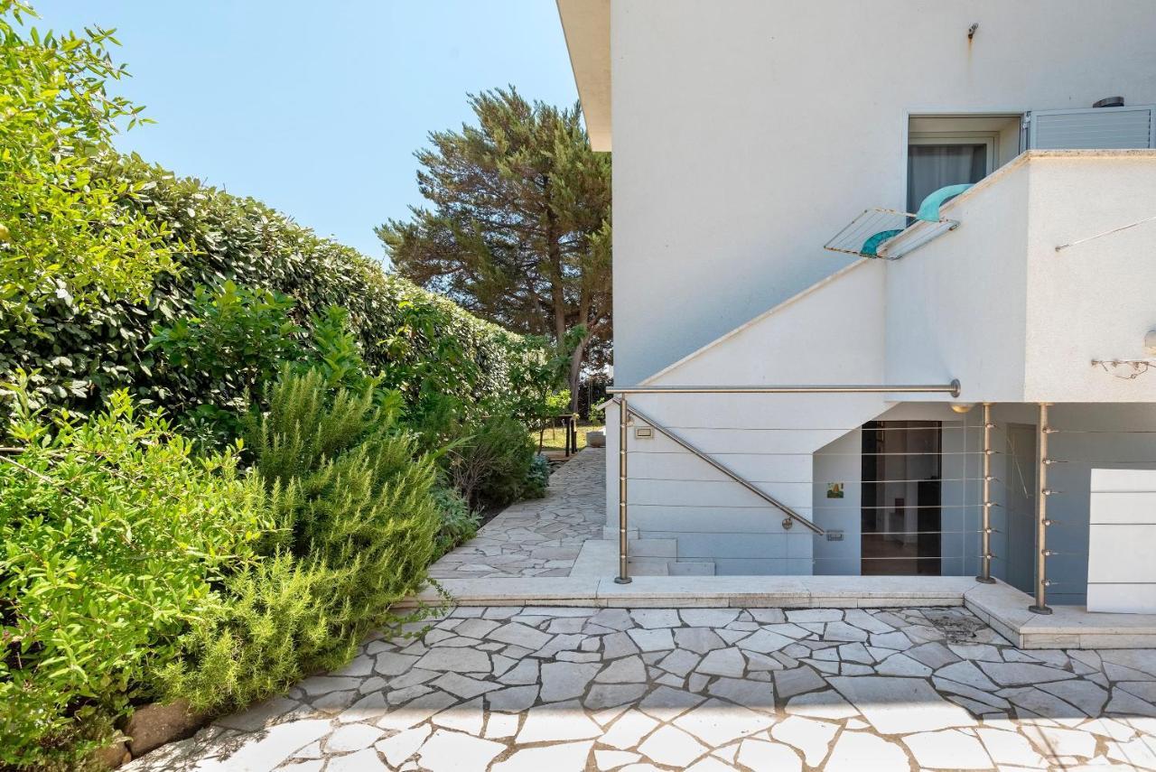 Charming Seafront Apartment With Garden And Patio Фертилия Экстерьер фото